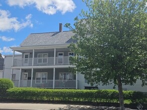 651 Pine St, Unit 651 Pine St 2nd Floor in Manchester, NH - Foto de edificio - Building Photo