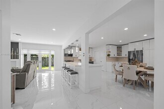 9720 Bel Aire Dr in Cutler Bay, FL - Building Photo - Building Photo