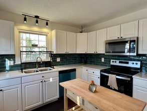 730 Pineborough Rd in Charlotte, NC - Building Photo - Building Photo