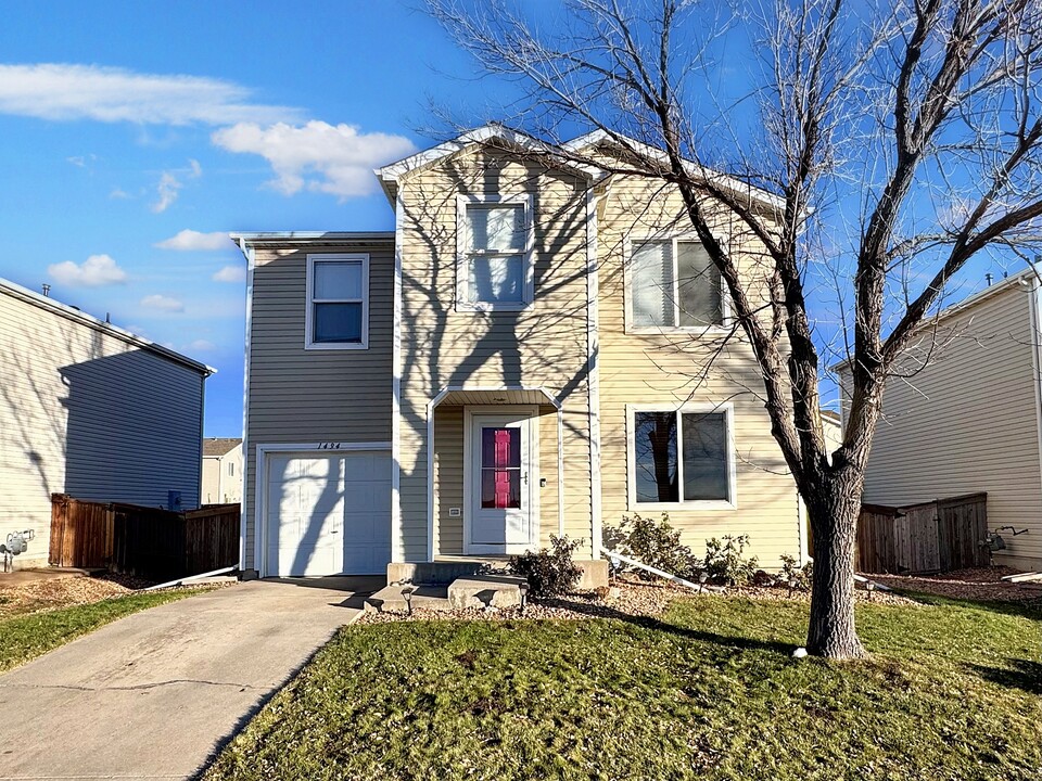 1494 Goldeneye Ln in Brighton, CO - Building Photo