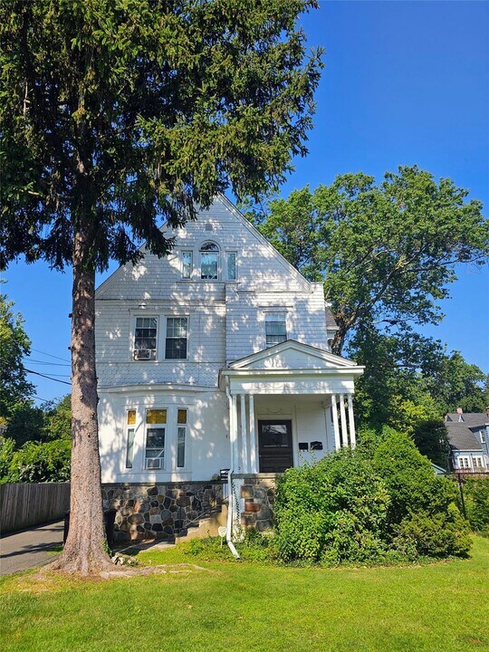 178 N Broadway in Nyack, NY - Building Photo