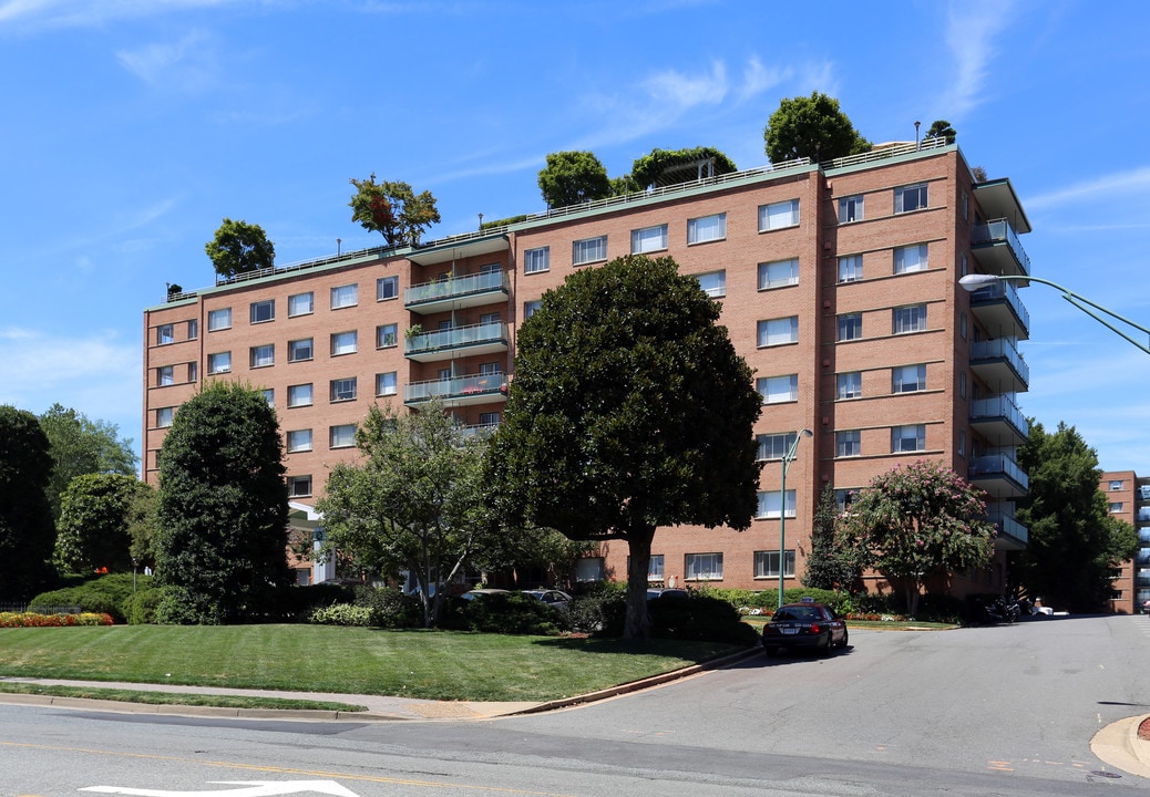 Dorchester Towers Apartments in Arlington, VA - Foto de edificio