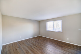 Flowerdale Apartments in Dayton, OH - Building Photo - Interior Photo