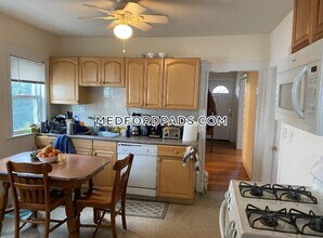 91 Windsor Rd in Medford, MA - Foto de edificio - Building Photo