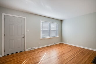 Meadowlark Apartments in Wichita, KS - Foto de edificio - Building Photo