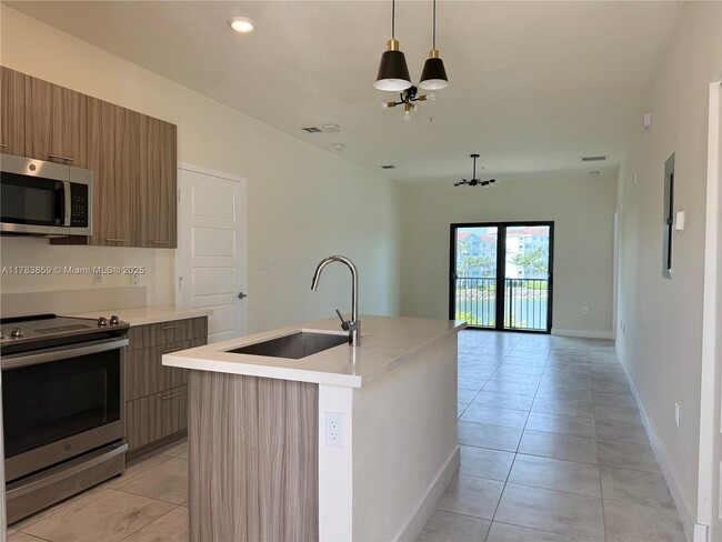 4636 NW 84th Ave in Doral, FL - Building Photo - Building Photo
