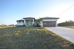 2416 Diplomat Pkwy W in Cape Coral, FL - Building Photo