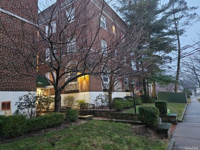 30 Shipherd Ave in Lynbrook, NY - Building Photo - Building Photo