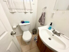 93A Hillside St, Unit 2 in Boston, MA - Building Photo - Building Photo