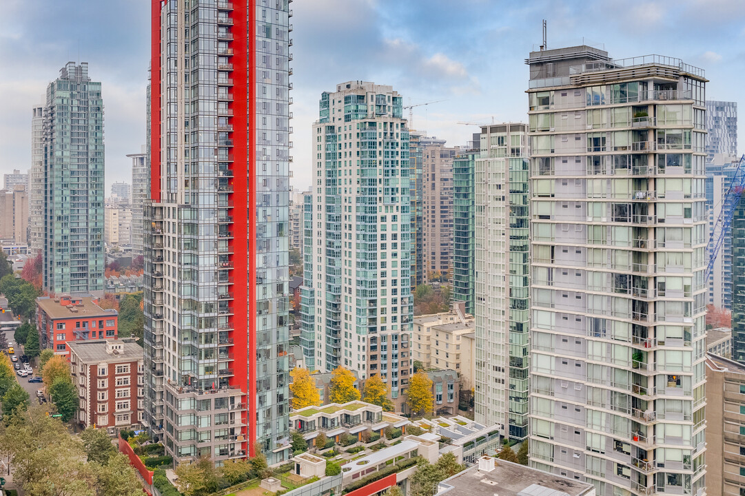 Pointe Claire in Vancouver, BC - Building Photo