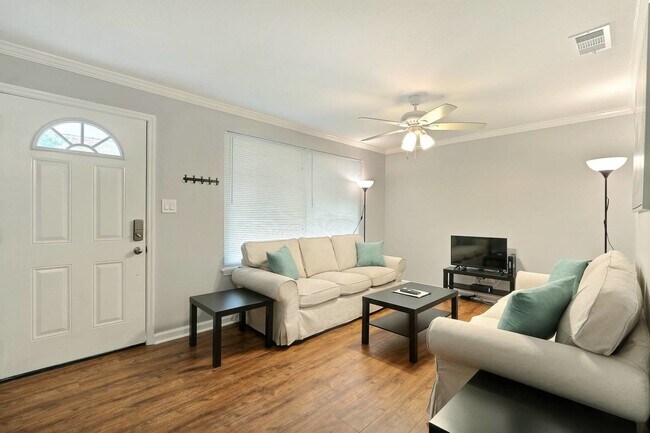 2008 E 42nd St in Savannah, GA - Building Photo - Building Photo