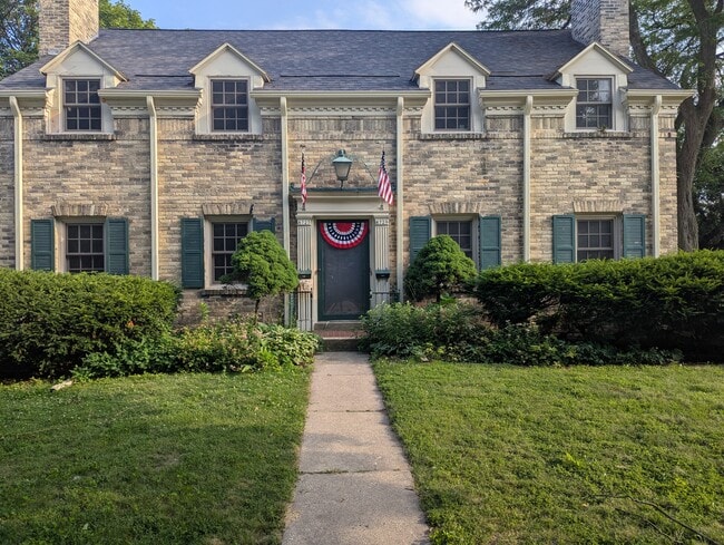 property at 8727 W Hawthorne Ave
