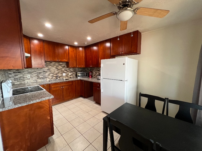 830 Liloa St in Lahaina, HI - Foto de edificio - Building Photo