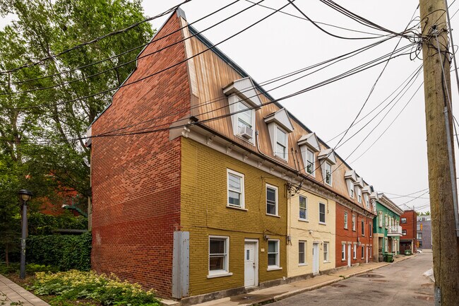 Place Marchand in Montréal, QC - Building Photo - Building Photo