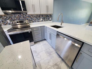 1481 S Ocean Blvd in Pompano Beach, FL - Foto de edificio - Building Photo