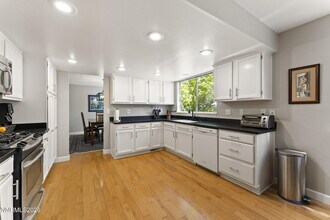 6168 Greenbrook Dr in Reno, NV - Building Photo - Building Photo