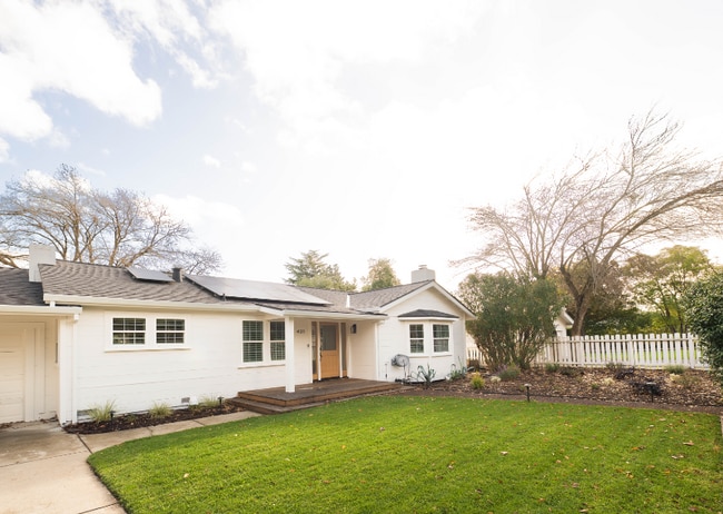 421 Kahrs Ave in Pleasant Hill, CA - Foto de edificio - Building Photo