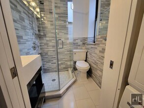 East 18th Street in New York, NY - Foto de edificio - Building Photo