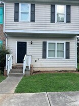 217 Timber Creek Ln SW in Marietta, GA - Building Photo