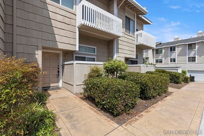 4028 Mahaila Ave in San Diego, CA - Foto de edificio - Building Photo