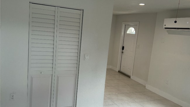 2622 NW 35th St in Miami, FL - Building Photo - Building Photo