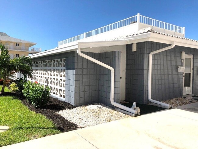 1205 Tarpon Center Dr