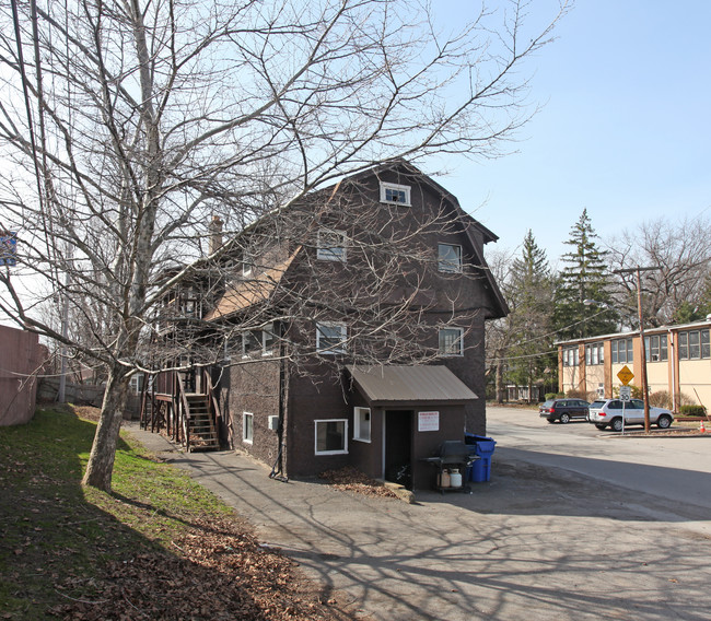 22 Country Club Rd in East Rochester, NY - Building Photo - Building Photo