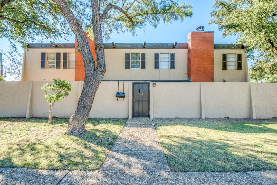 Sedona Townhomes in Lubbock, TX - Building Photo