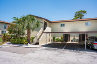 Magnolia Square Condominiums in Largo, FL - Foto de edificio - Building Photo