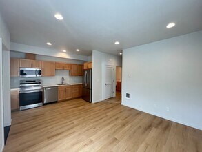 5685 N Willamette Blvd in Portland, OR - Building Photo - Building Photo