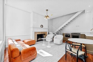 320 Tappan St, Unit 1 in Brookline, MA - Building Photo