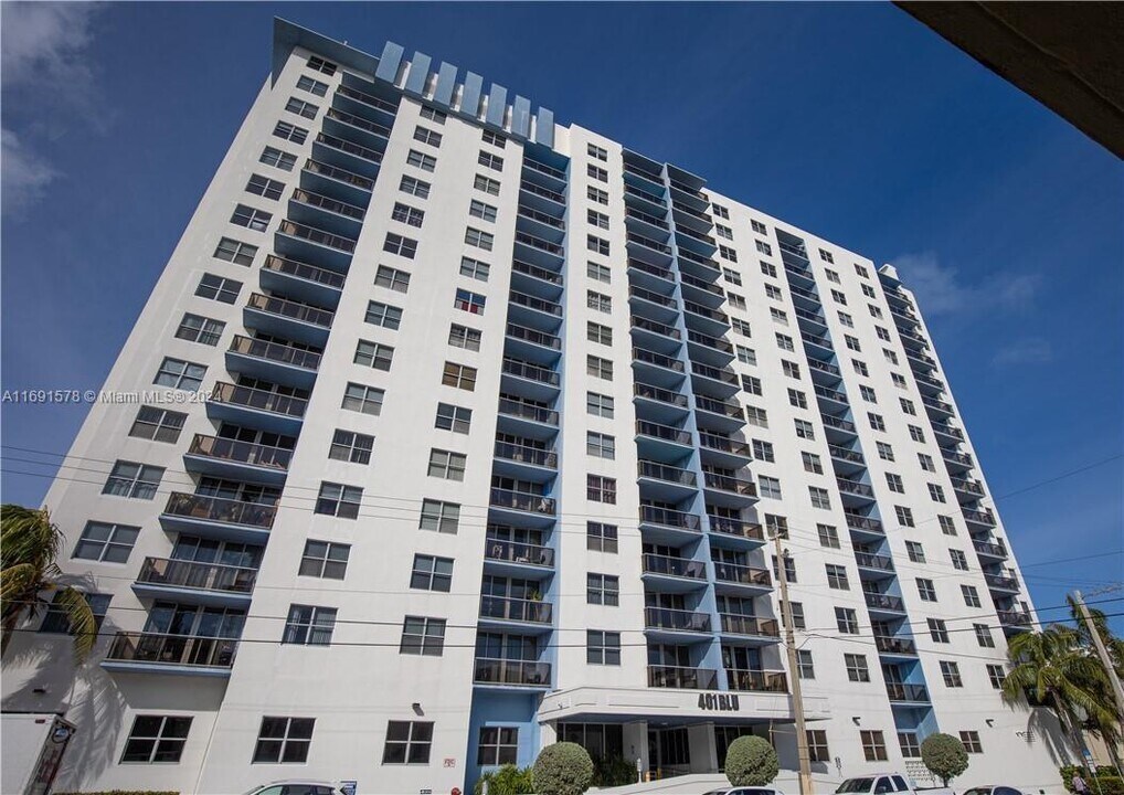 401 69th St, Unit #1401 in Miami, FL - Building Photo