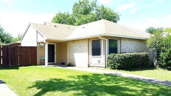 4423 Chapman St in The Colony, TX - Building Photo