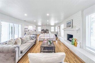 5837 Clendenin Ave in Dallas, TX - Building Photo - Building Photo