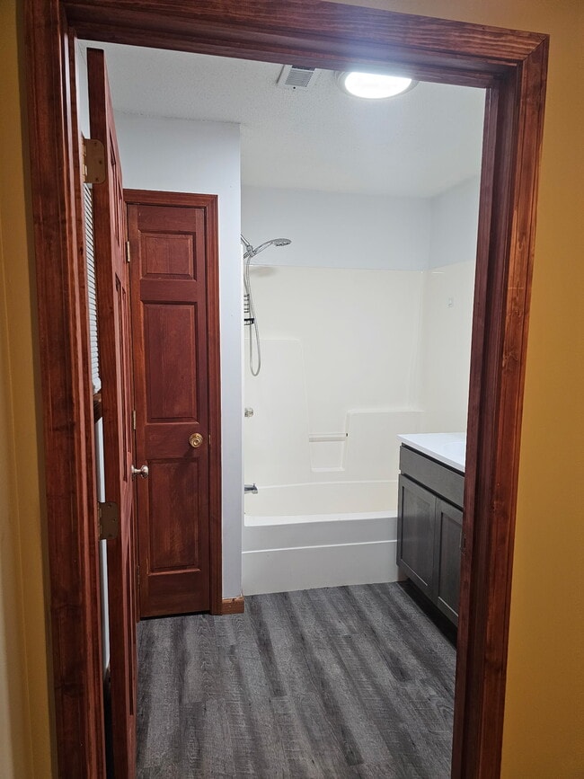 204 W State St in Harrisburg, IL - Building Photo - Building Photo