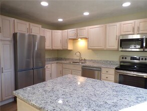 144 Edaville Ct in Warwick, RI - Building Photo - Building Photo