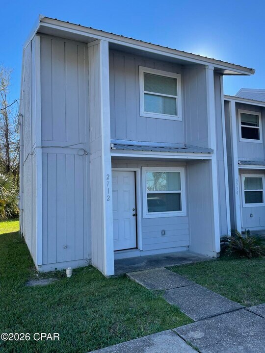 2712 E 17th St in Panama City, FL - Building Photo