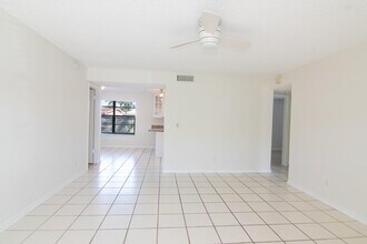 5925 Longbow Ln in West Palm Beach, FL - Building Photo - Building Photo