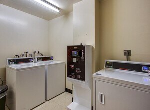 1325 18th St NW, Unit 303 in Washington, DC - Building Photo - Building Photo