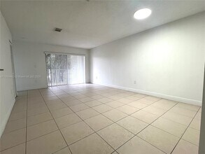 4704 NW 114th Ave in Doral, FL - Building Photo - Building Photo