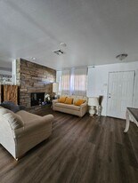 2107 Frontier Ave in Las Vegas, NV - Building Photo