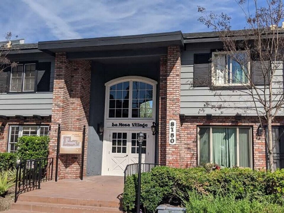 8150 Lemon Ave in La Mesa, CA - Building Photo