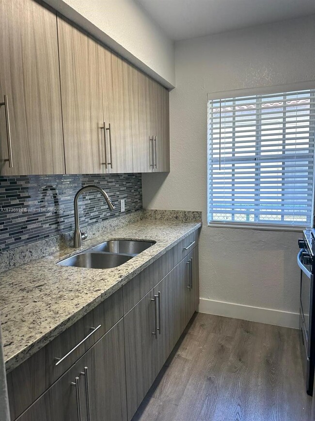 6805 Abbott Ave in Miami Beach, FL - Building Photo - Building Photo