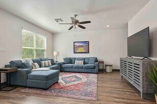 4304 Oaklawn St in Bryan, TX - Building Photo