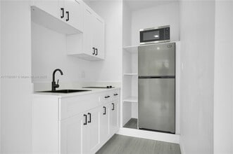 212 Beacom Blvd in Miami, FL - Building Photo - Building Photo