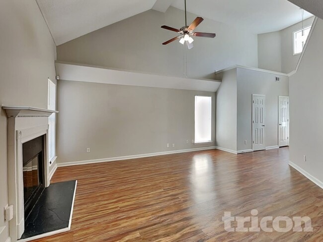 105 River View Ct in Hampton, GA - Foto de edificio - Building Photo