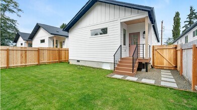 205 W Harriman St in Aberdeen, WA - Building Photo - Building Photo