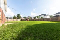 6007 Bassetdale Ln in Houston, TX - Foto de edificio - Building Photo