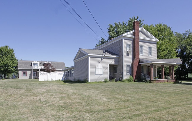 8600 W Ridge Rd in Girard, PA - Foto de edificio - Building Photo