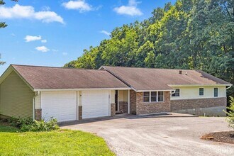 1744 Parkview Dr in Bedford, IN - Building Photo - Building Photo